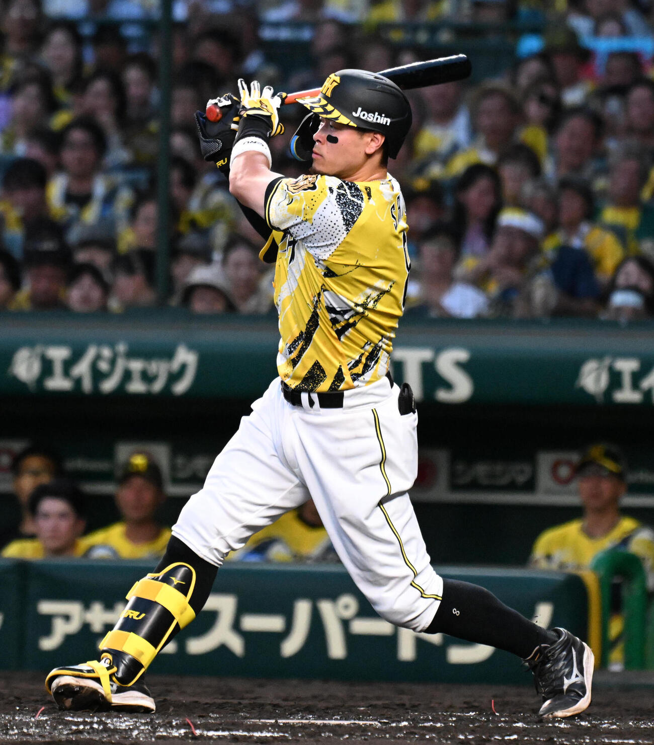 阪神対巨人　3回裏阪神1死、佐藤輝明は安打を放つ（撮影・石井愛子）