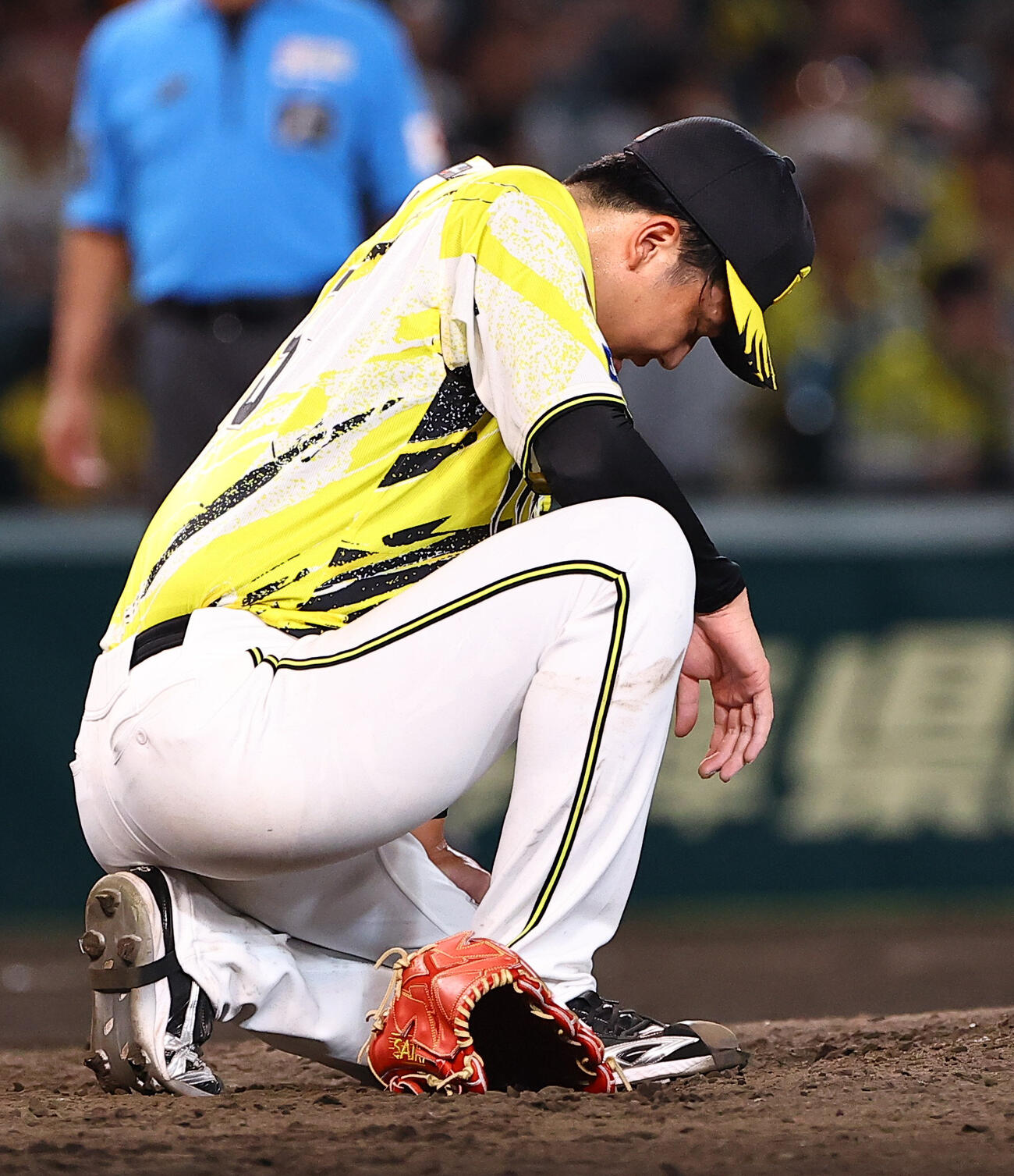 阪神対巨人　9回表巨人2死三塁、才木浩人はボビー・ダルベックに逆転2点本塁打を浴びる（撮影・上田博志）