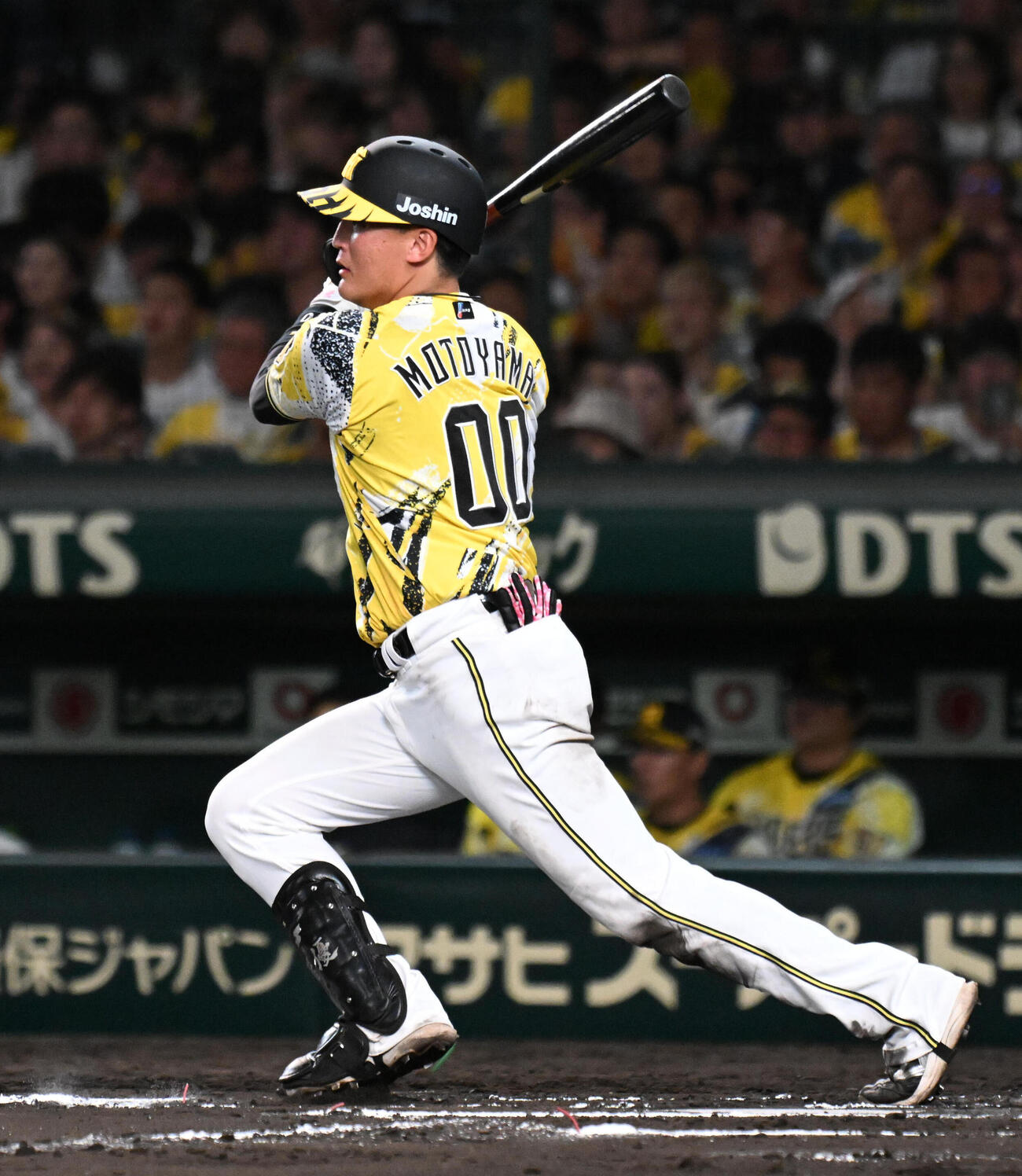 阪神対巨人　6回裏阪神1死一塁、元山飛優は安打を放つ（撮影・石井愛子）