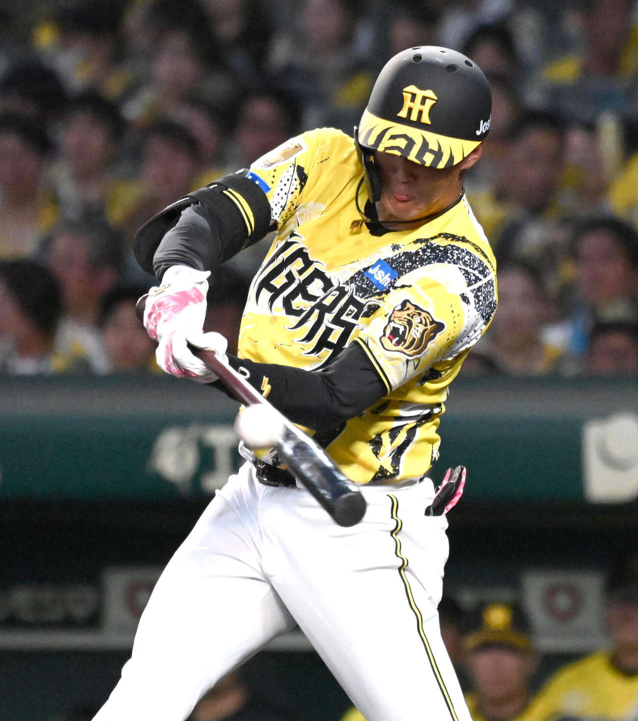 阪神対巨人　4回裏阪神無死、元山飛優は安打を放つ（撮影・石井愛子）