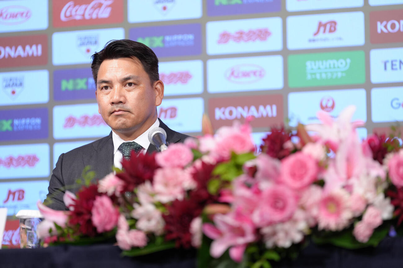 就任会見に臨む侍ジャパン井口資仁監督（撮影・足立雅史）