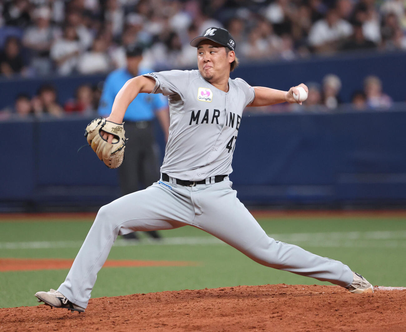 オリックス対ロッテ　8回から登板のロッテ4番手鈴木昭汰（撮影・西尾就之）