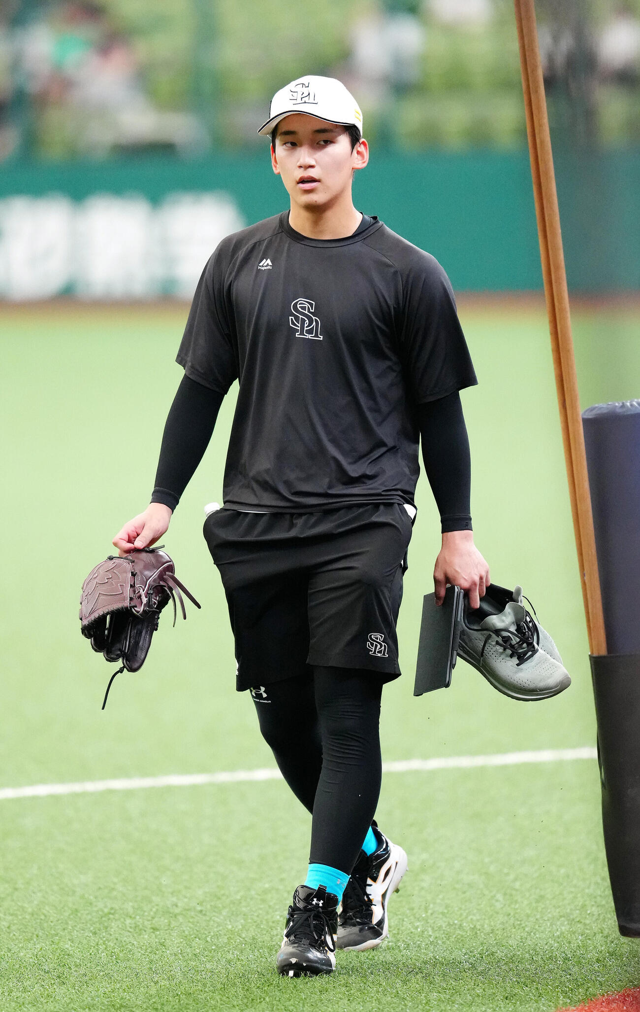 西武対ソフトバンク　試合前練習を終え、引き揚げるソフトバンク前田悠伍（撮影・江口和貴）