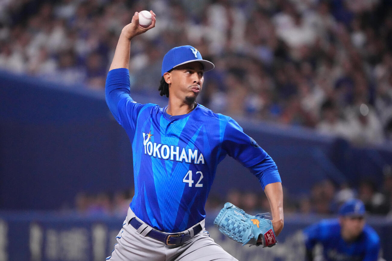中日対DeNA 1回裏、登板するDeNA先発のオスバルド・ビド（撮影・森本幸一）