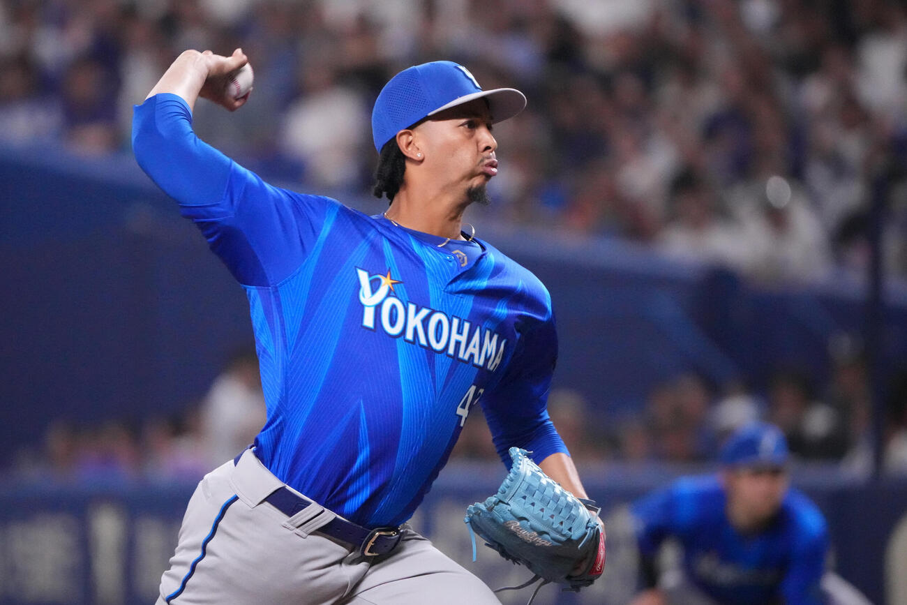 中日対DeNA 1回裏、登板するDeNA先発のオスバルド・ビド（撮影・森本幸一）