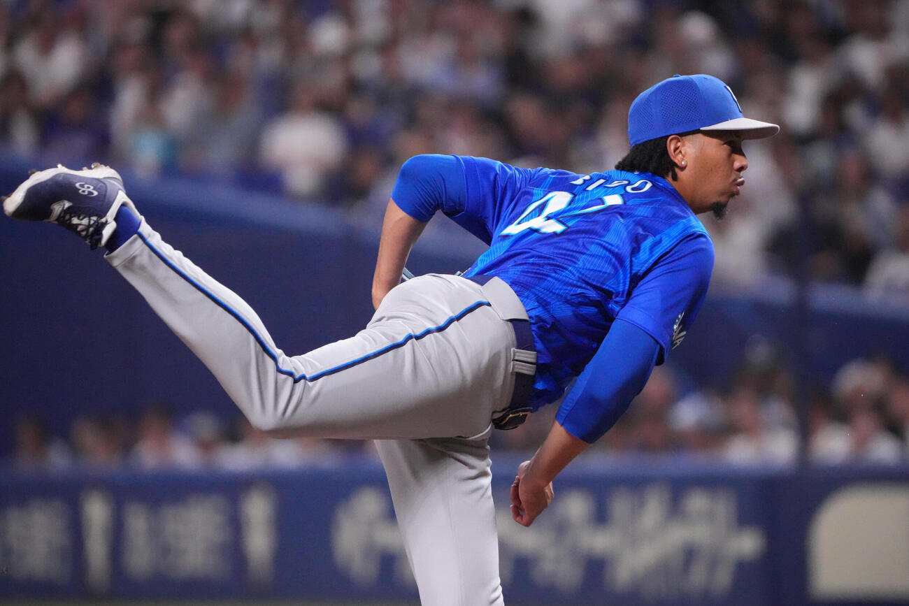 中日対DeNA 2回裏、力投するDeNA先発のオスバルド・ビド（撮影・森本幸一）