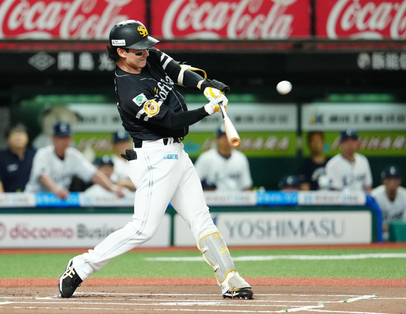 西武対ソフトバンク　1回表ソフトバンク無死、先頭打者本塁打を放つ正木智也（撮影・江口和貴）