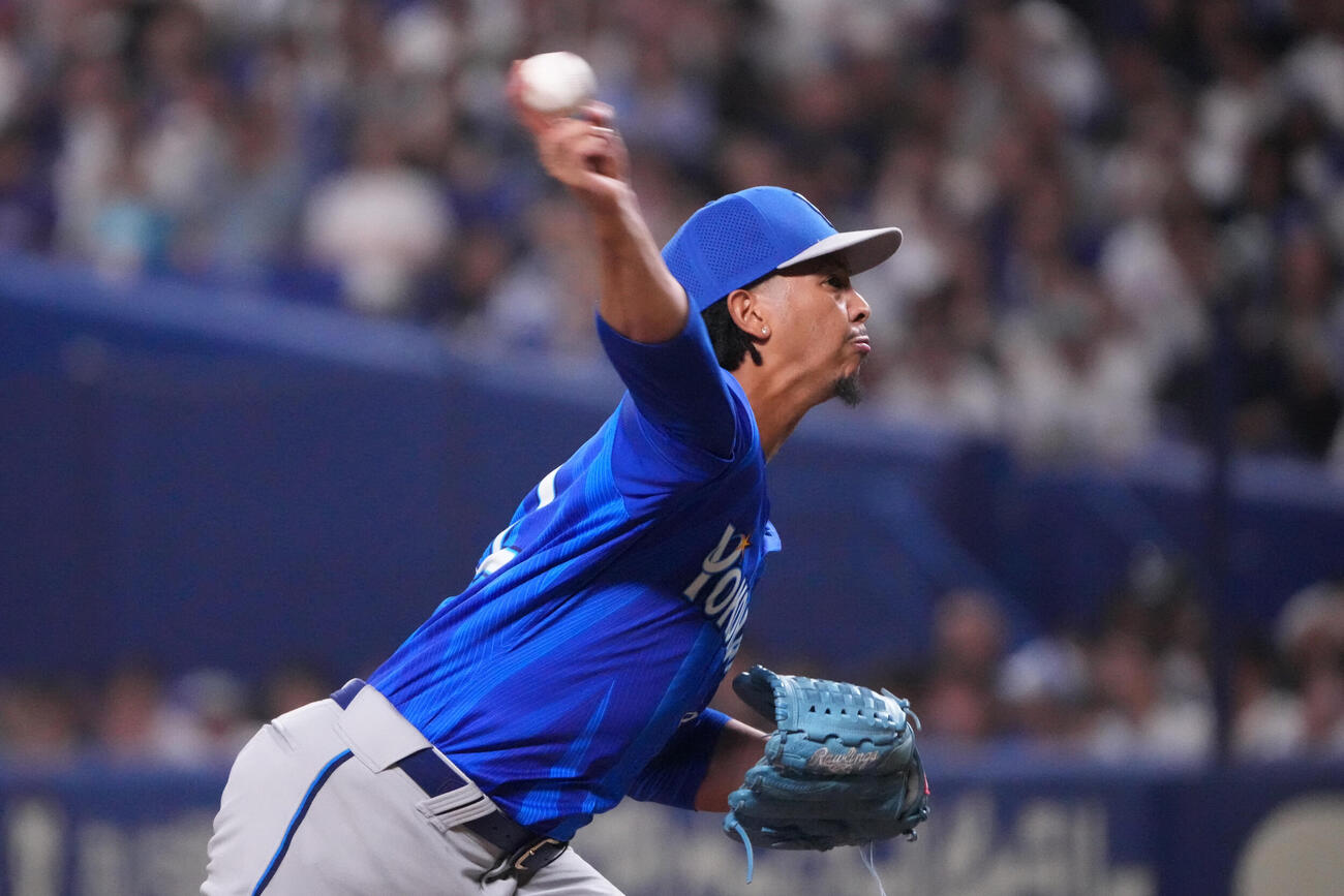 中日対DeNA 2回裏、力投するDeNA先発のオスバルド・ビド（撮影・森本幸一）
