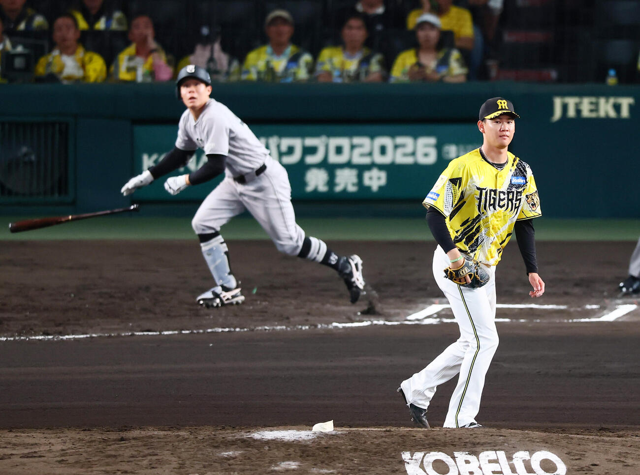 阪神対巨人　6回表巨人無死、及川雅貴は佐々木俊輔に中越えソロ本塁打を浴びる（撮影・加藤哉）