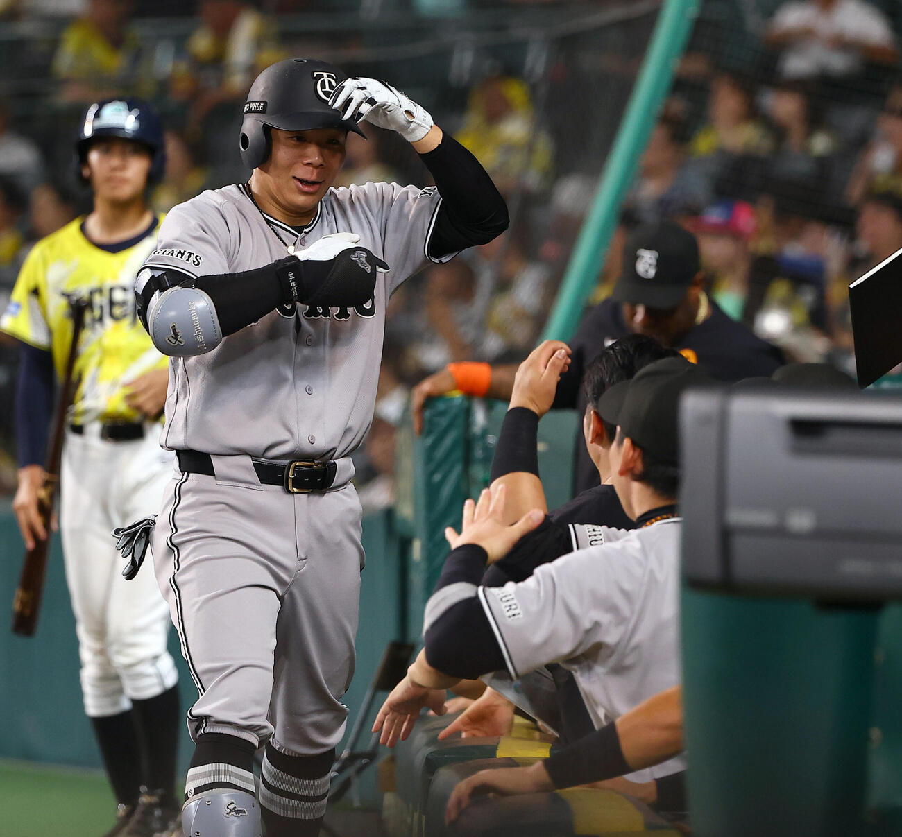 阪神対巨人　6回表巨人無死、佐々木俊輔はソロ本塁打を放つ（撮影・上田博志）