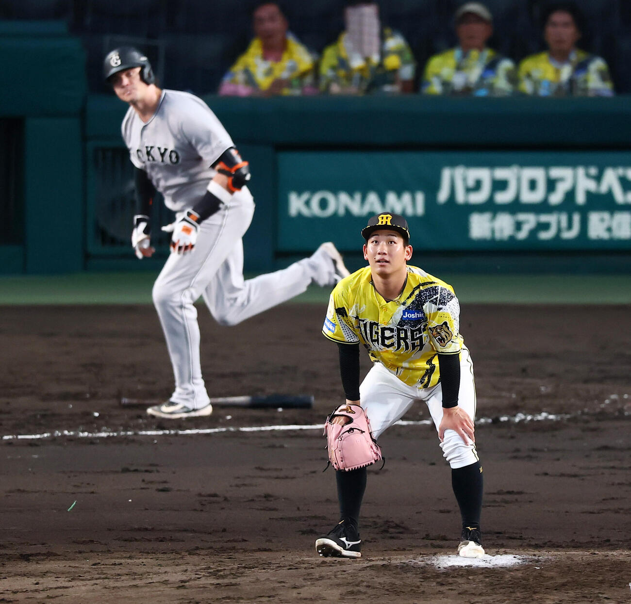 阪神対巨人　4回表巨人無死、伊原陵人はボビー・ダルベックに中越えソロ本塁打を浴びる（撮影・加藤哉）