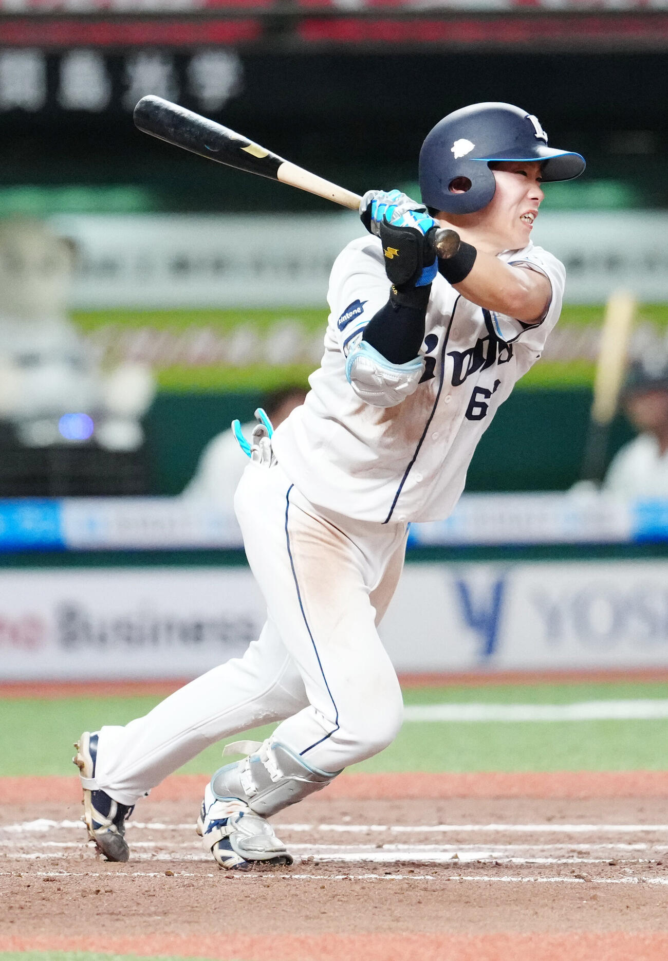 西武対ソフトバンク　6回裏西武無死満塁、適時打を放つ滝沢夏央（撮影・江口和貴）