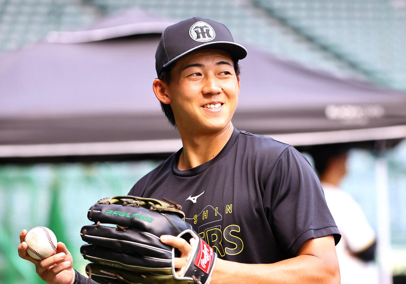 阪神対巨人　キャッチボールをする立石正広（撮影・上田博志）