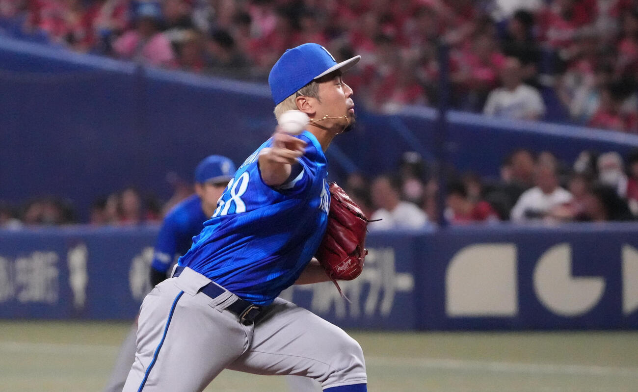 中日対DeNA 7回裏、DeNA2番手で登板する松本凌人（撮影・森本幸一）