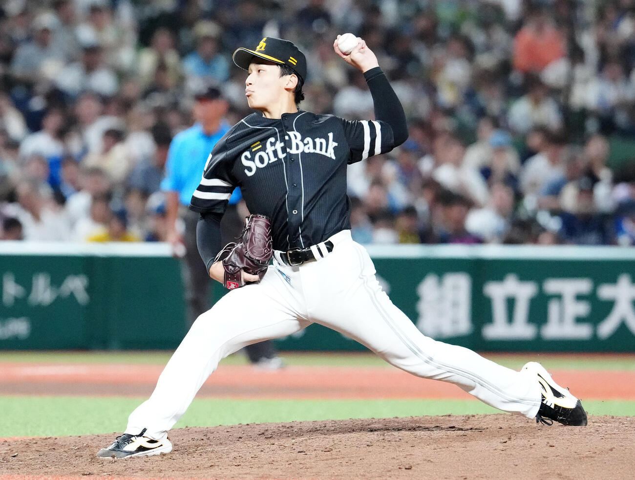 西武対ソフトバンク　6回裏、力投するソフトバンク先発の前田悠伍（撮影・江口和貴）