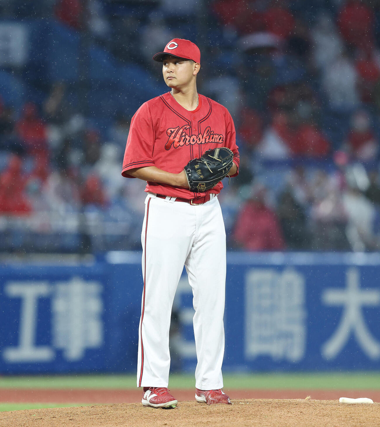 ヤクルト対広島　1回裏、マウンドに上がる森翔平（撮影・河田真司）