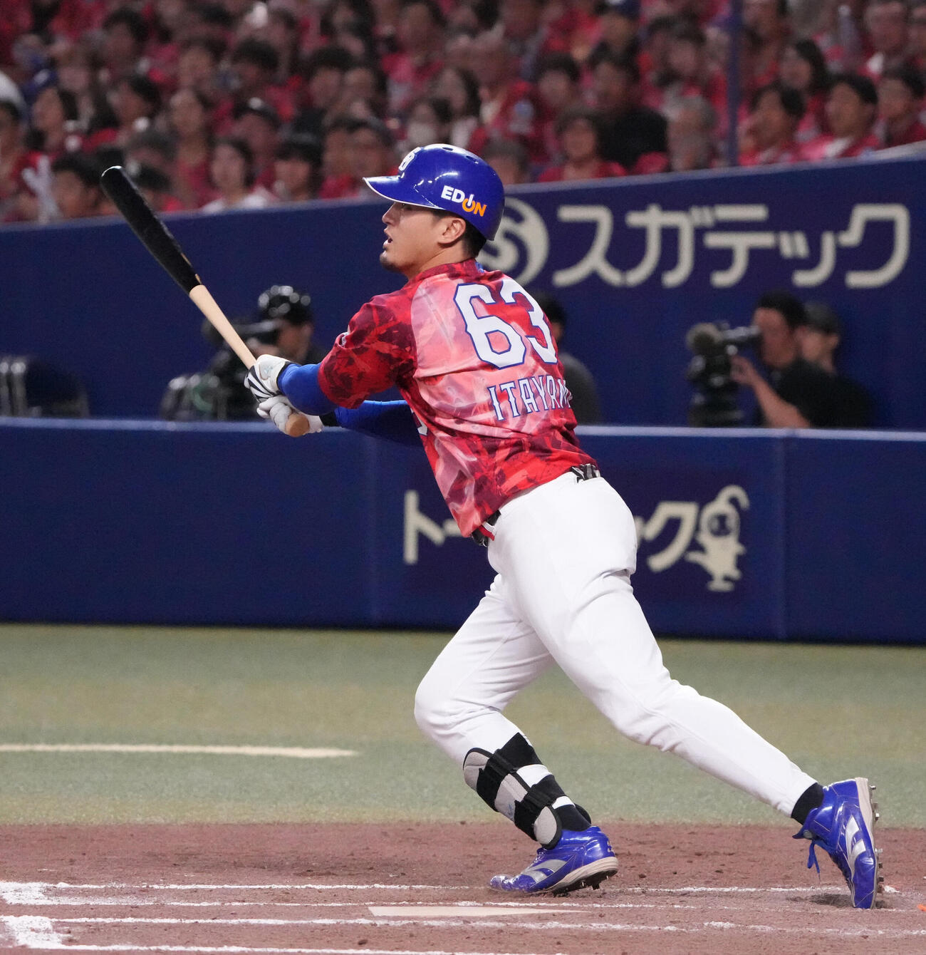 中日対DeNA 8回裏中日2死満塁、決勝の3点適時三塁打を放つ板山祐太郎（撮影・森本幸一）