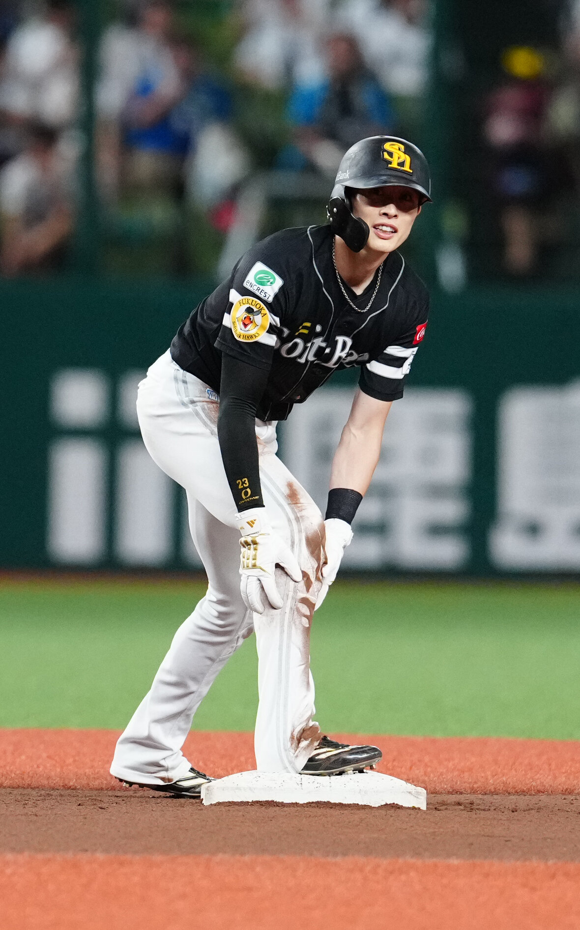 西武対ソフトバンク　8回表ソフトバンク1死一塁、二塁盗塁を決めた周東佑京（撮影・江口和貴）