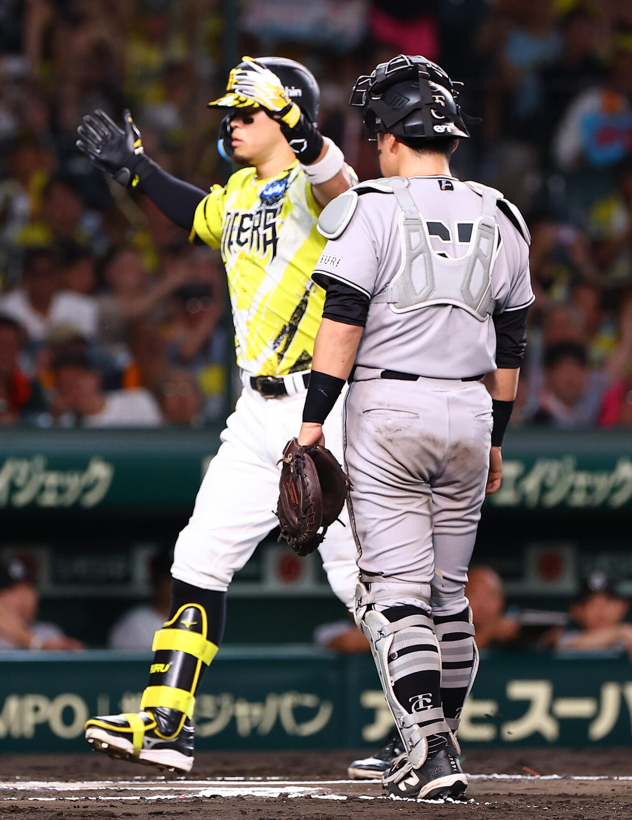 阪神対巨人　6回裏阪神無死、佐藤輝明は先制ソロ本塁打を放つ（撮影・上田博志）