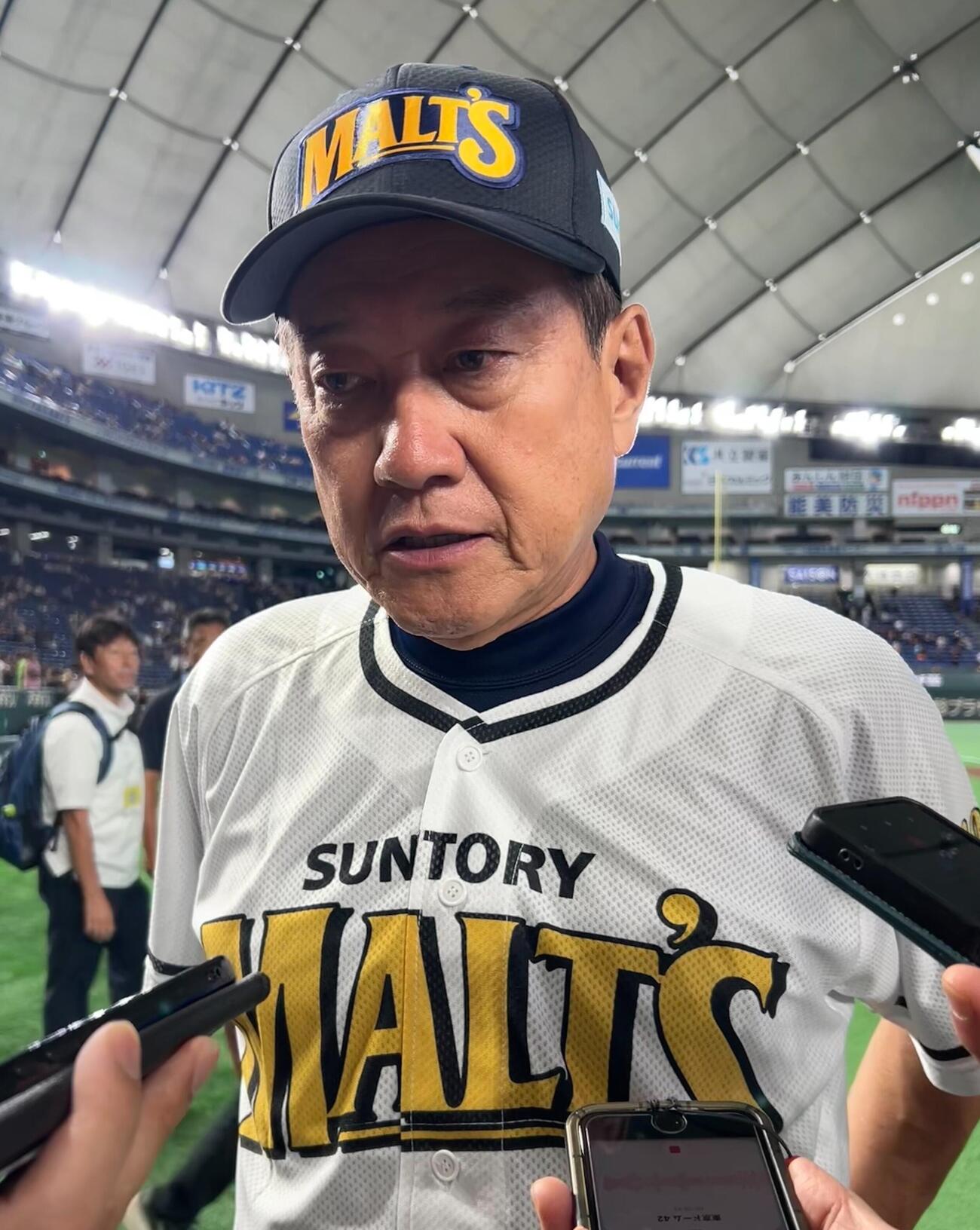 「サントリードリームマッチ2026」の会場で、侍ジャパンの井口資仁新監督へエールを送った原辰徳氏（撮影・松尾幸之介）