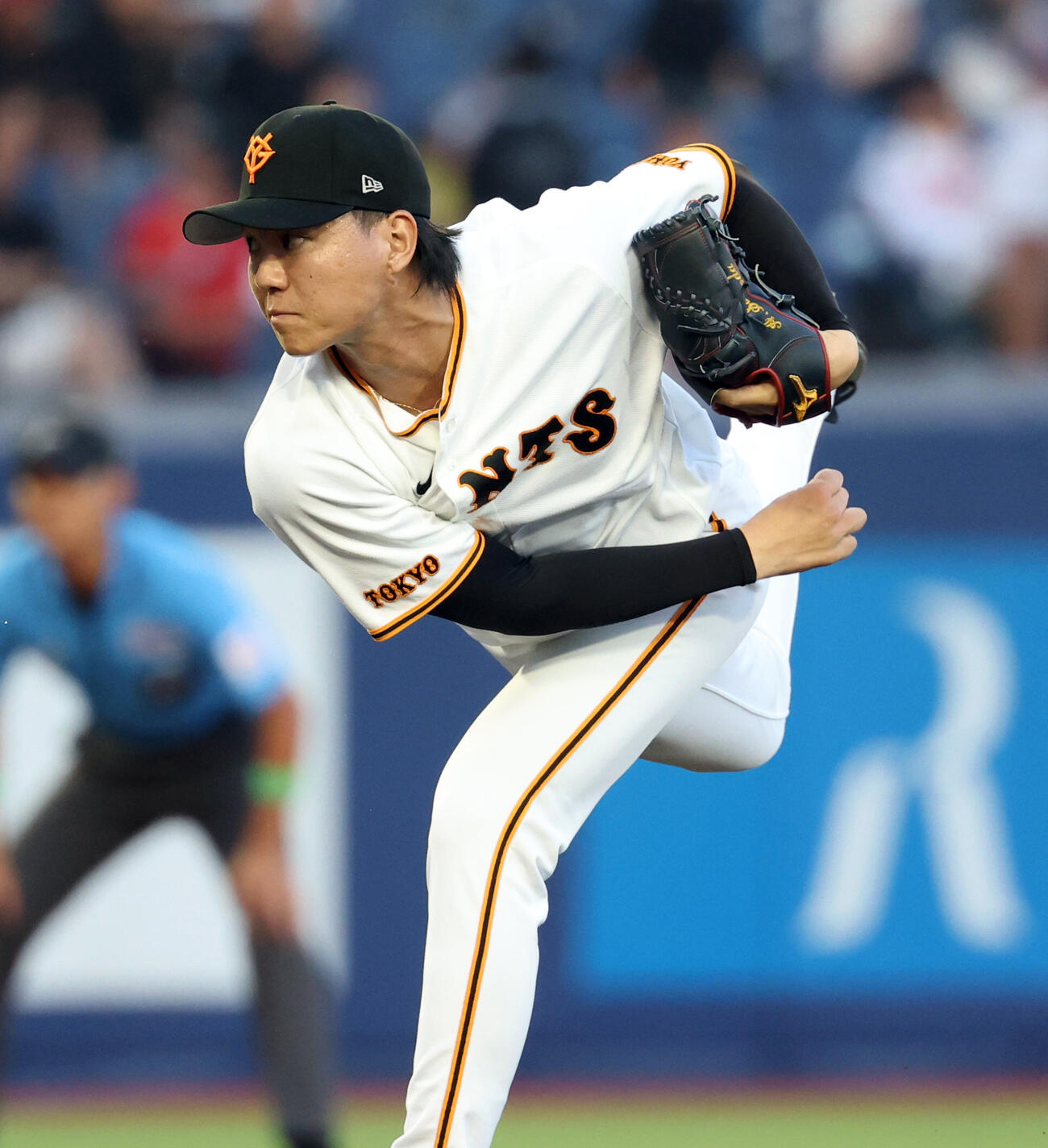 セ選抜対パ選抜　2回表パ選抜の攻撃を抑えた園田純規（撮影・浅見桂子）