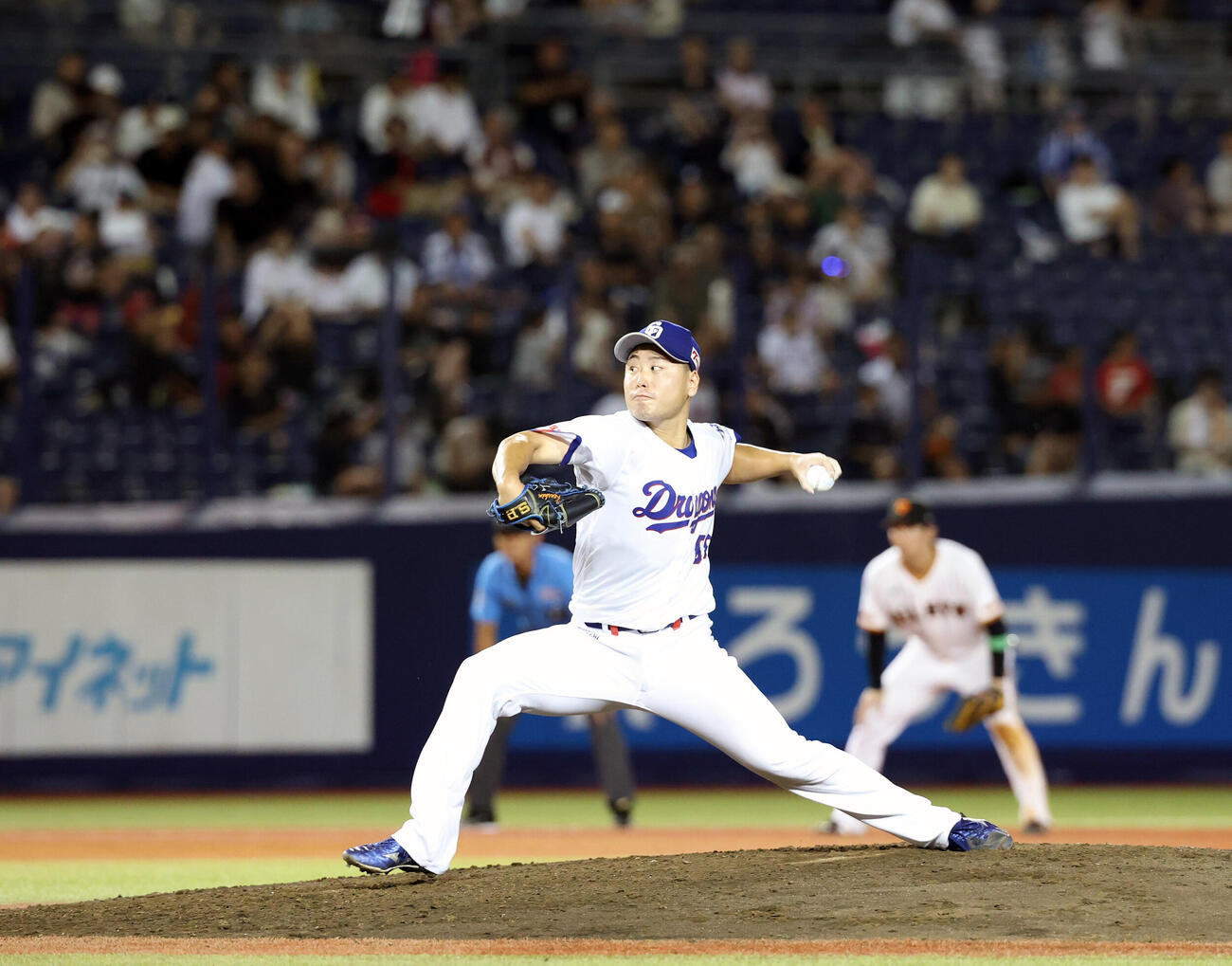 セ選抜対パ選抜　6回表パ選抜の攻撃を抑えた牧野憲伸（撮影・浅見桂子）