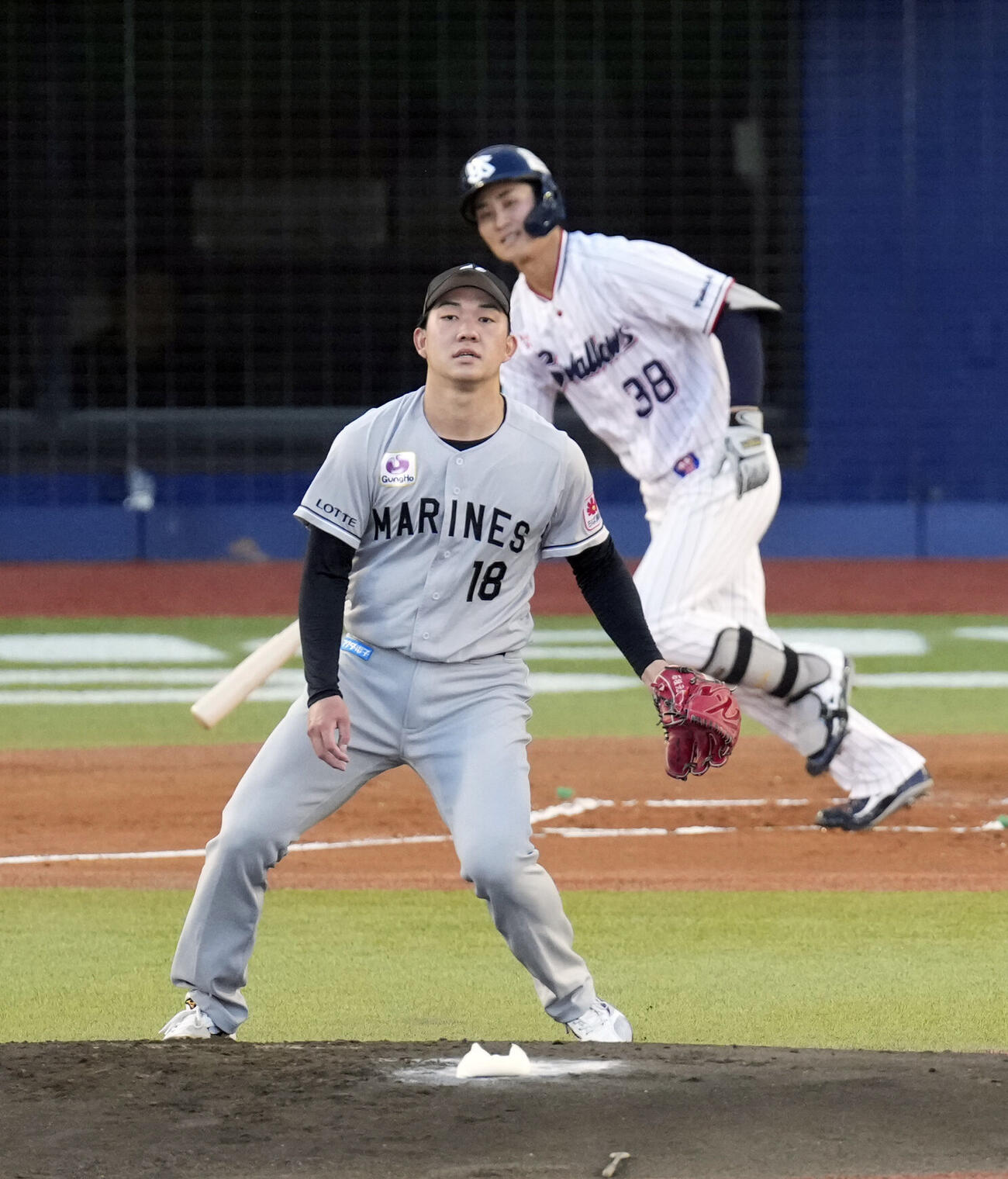 セ選抜対パ選抜　1回裏セ選抜無死一塁、石井巧を中飛に仕留める石垣元気（撮影・小島史椰）