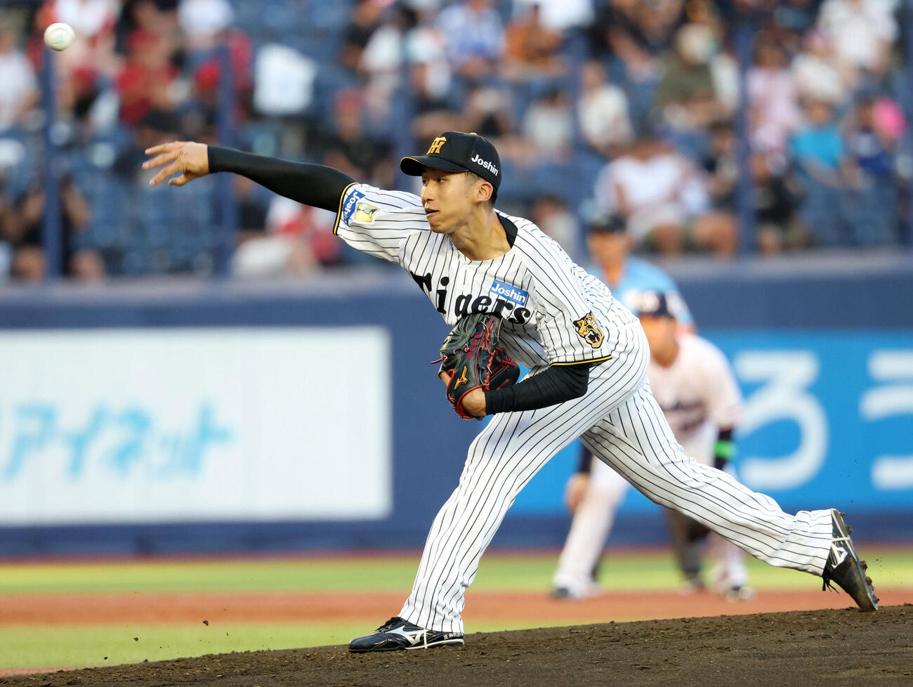 セ選抜対パ選抜　2回表パ選抜の攻撃で投げ込む茨木秀俊（撮影・浅見桂子）