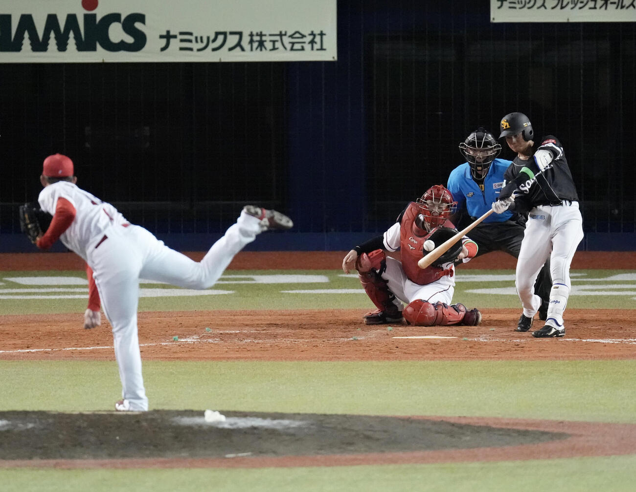 セ選抜対パ選抜　9回表パ選抜無死一塁、適時三塁打を放つ山下恭吾（撮影・小島史椰）