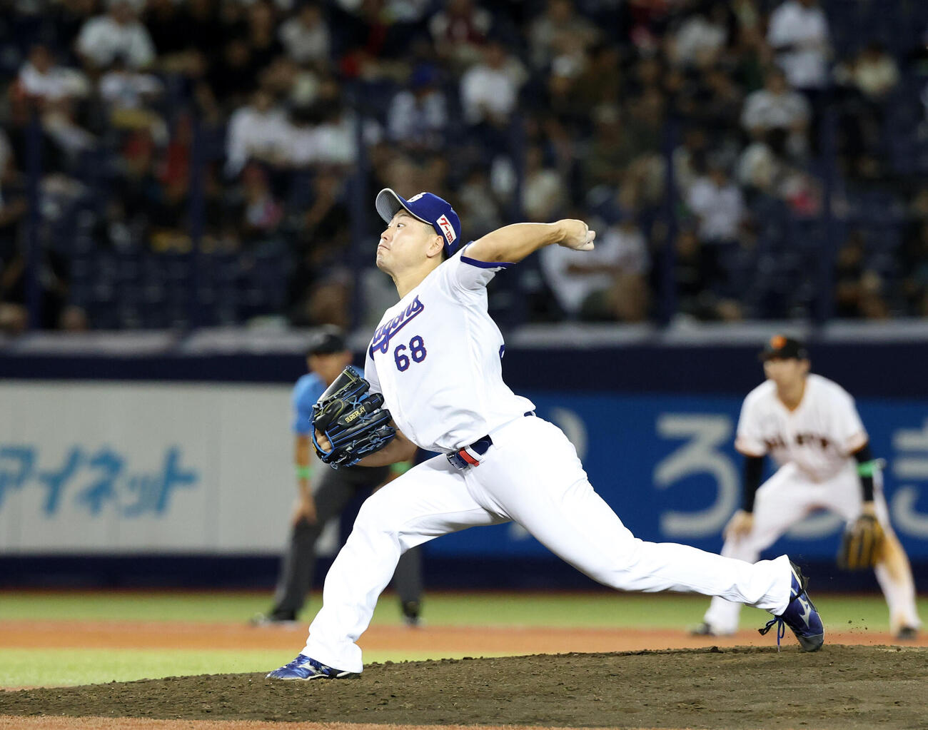 セ選抜対パ選抜　6回表パ選抜の攻撃を抑えた牧野憲伸（撮影・浅見桂子）