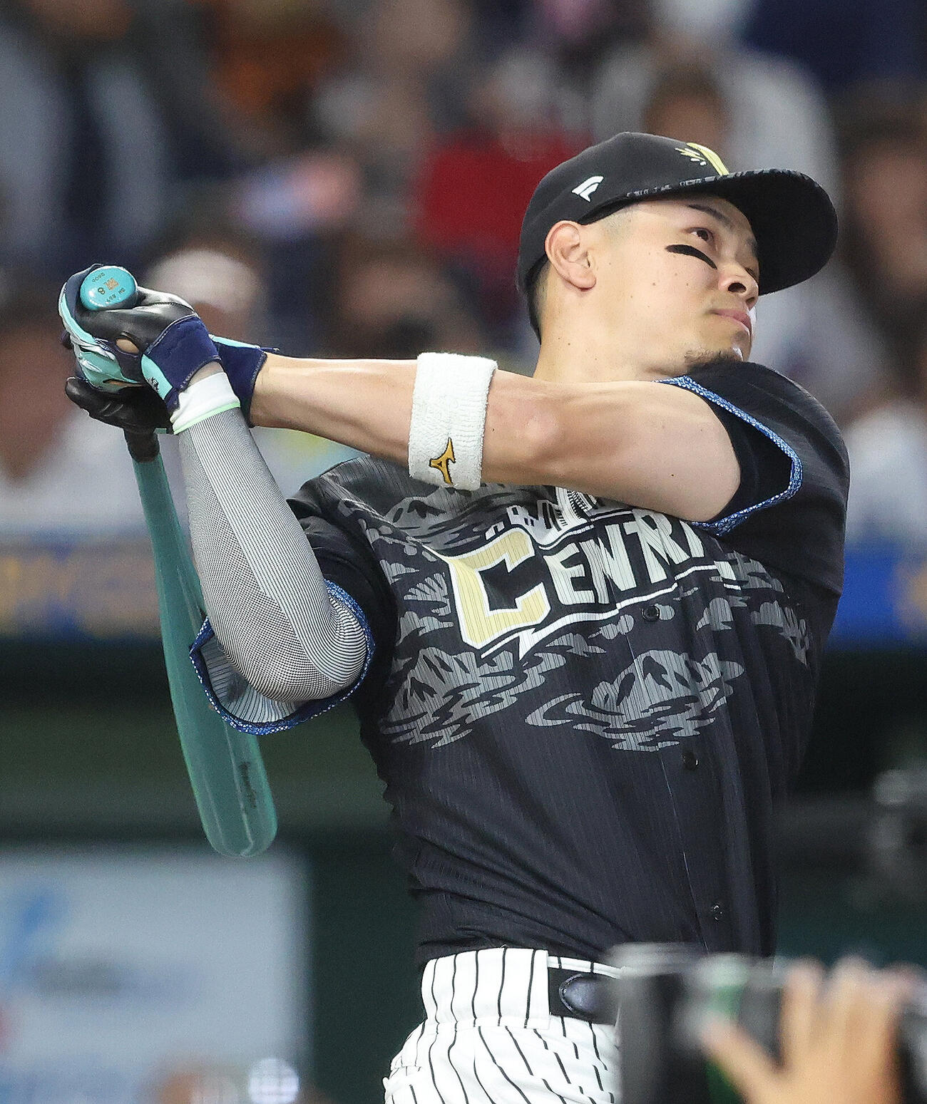 全セ対全パ　試合前、ホームランダービーで快音を響かせる阪神佐藤輝明