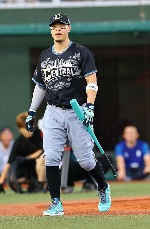 全パ対全セ ホームランダービーに参加した佐藤輝明は決勝戦で細川成也に敗れた(撮影・上田博志)