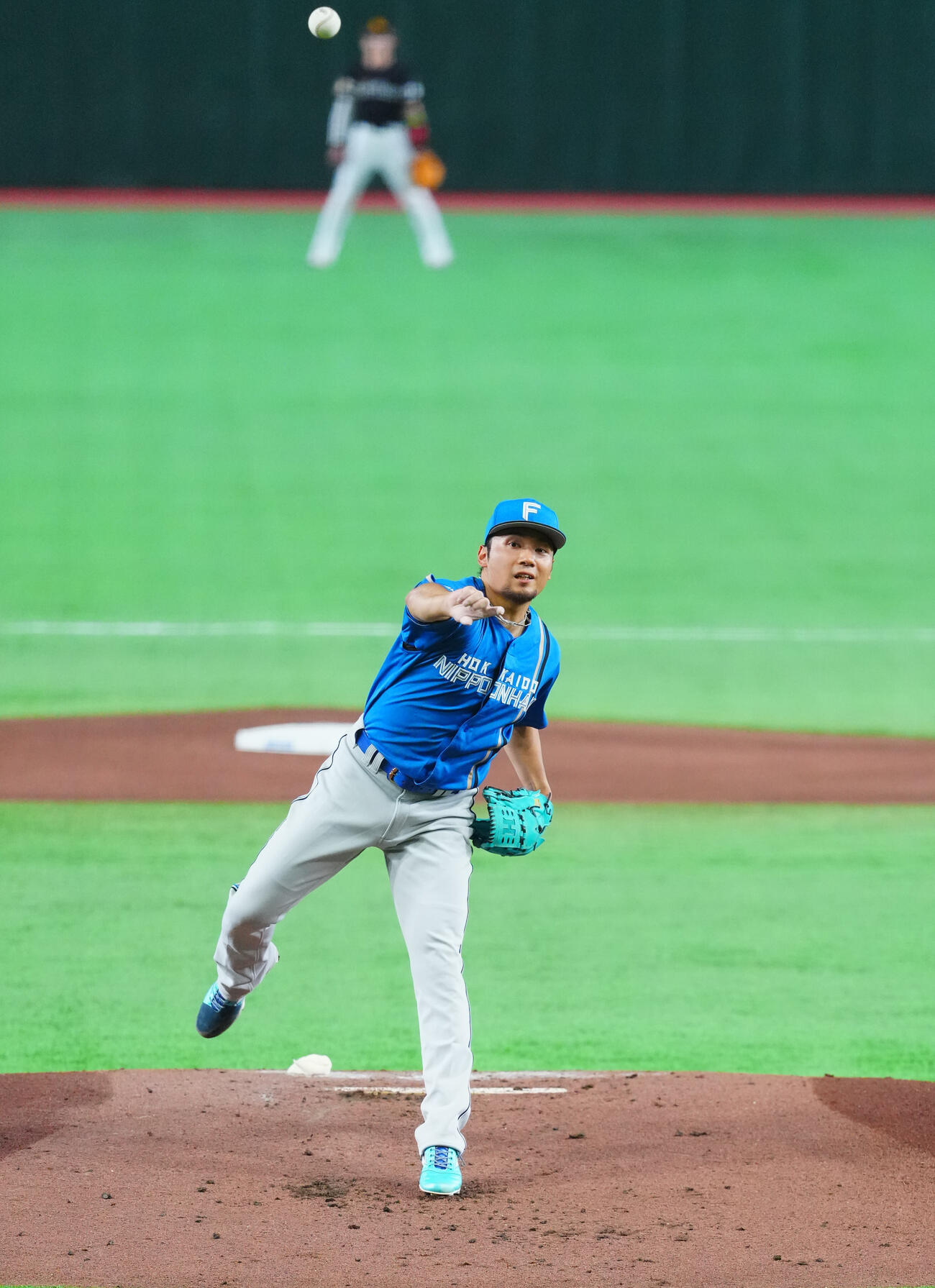 全セ対全パ　1回裏全セ1死、佐藤輝明に山なりのスローボールを投じる全パ先発伊藤大海（撮影・垰建太）