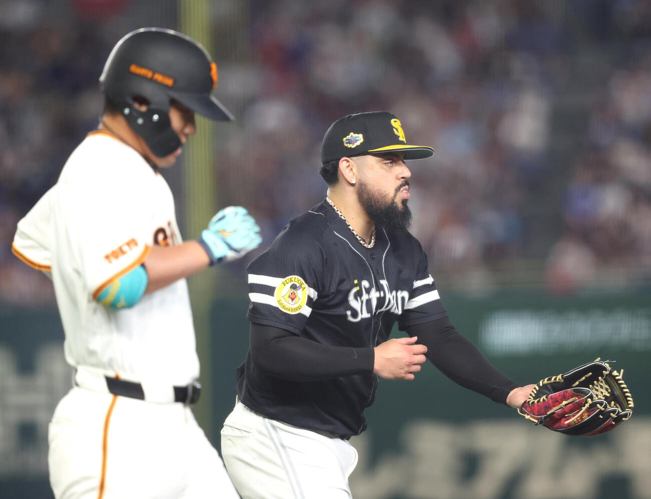 全セ対全パ　5回裏全セ2死、代打大城卓三を二ゴロに抑えるオスナ（撮影・河田真司）