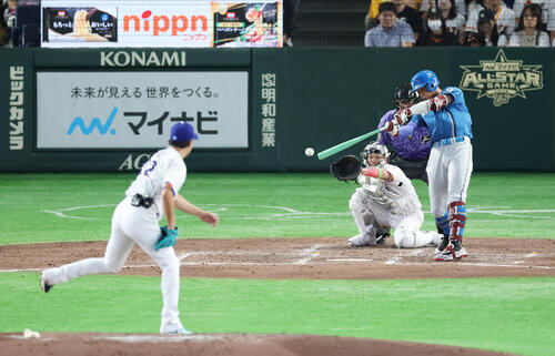 全セ対全パ　5回表全パ無死二塁、適時打を放つ万波中正。投手大野雄大（撮影・宮地輝）