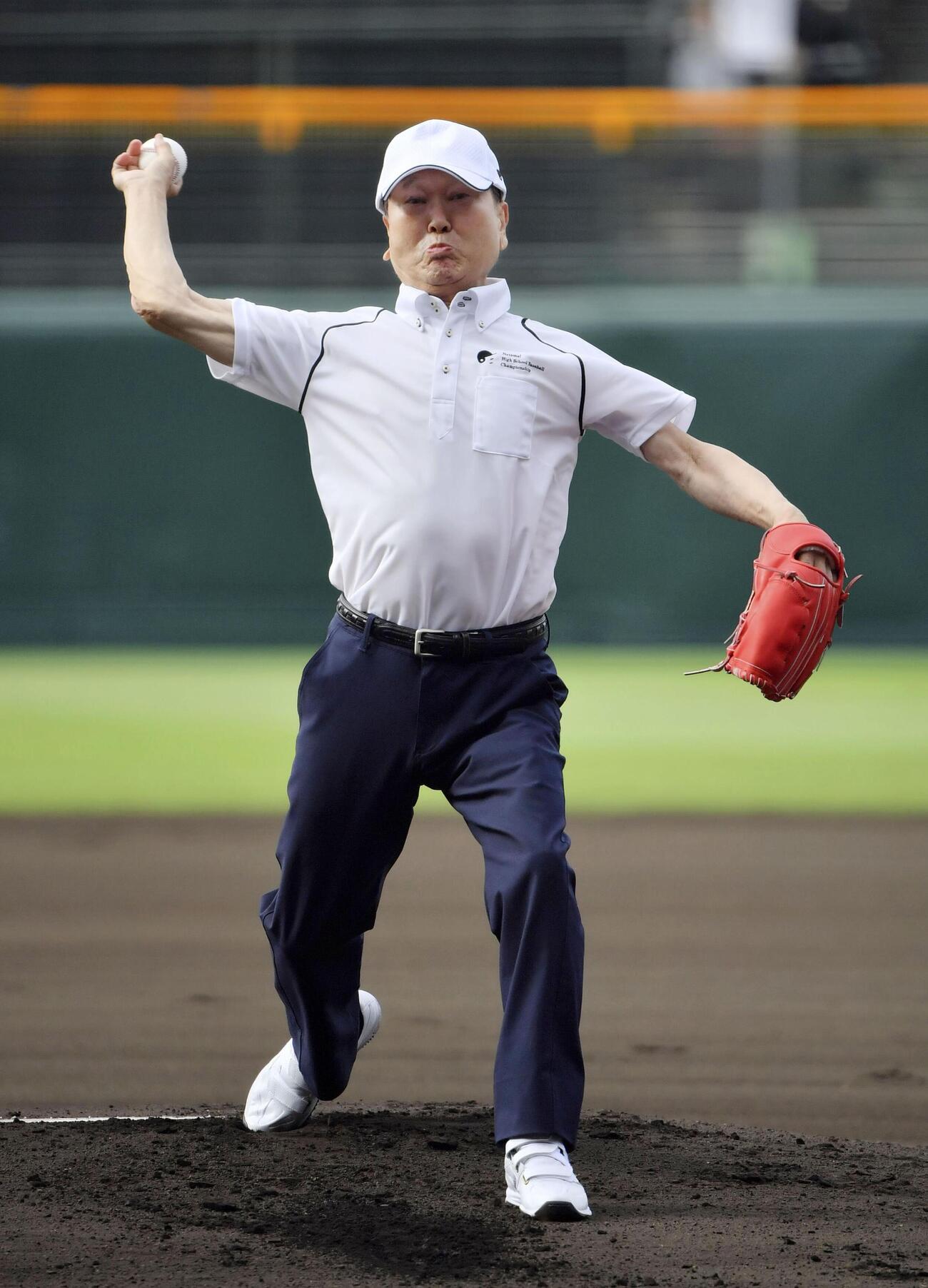 ●ぼつ　始球式を務めた板東英二氏