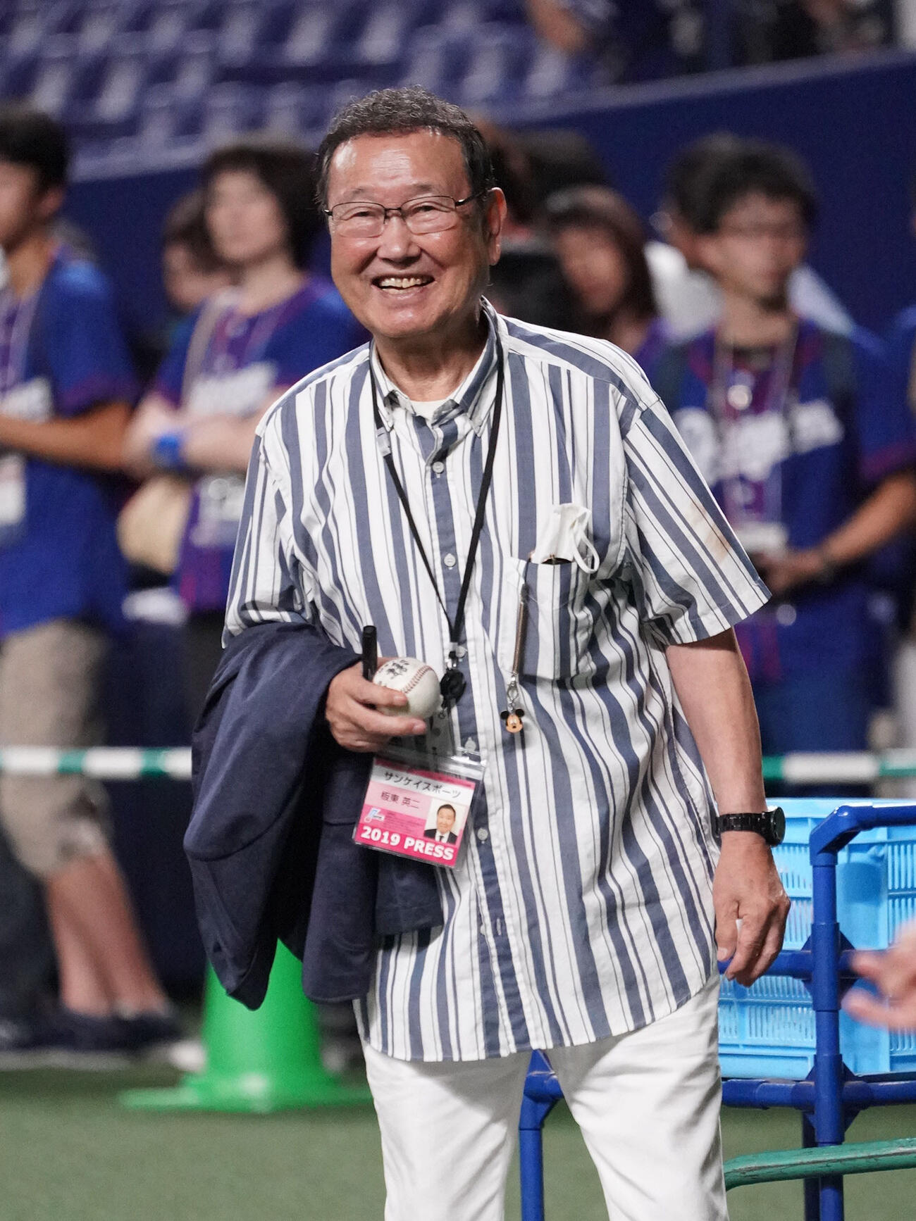 中日対DeNA　試合前練習を見学する板東英二さん（2019年9月）