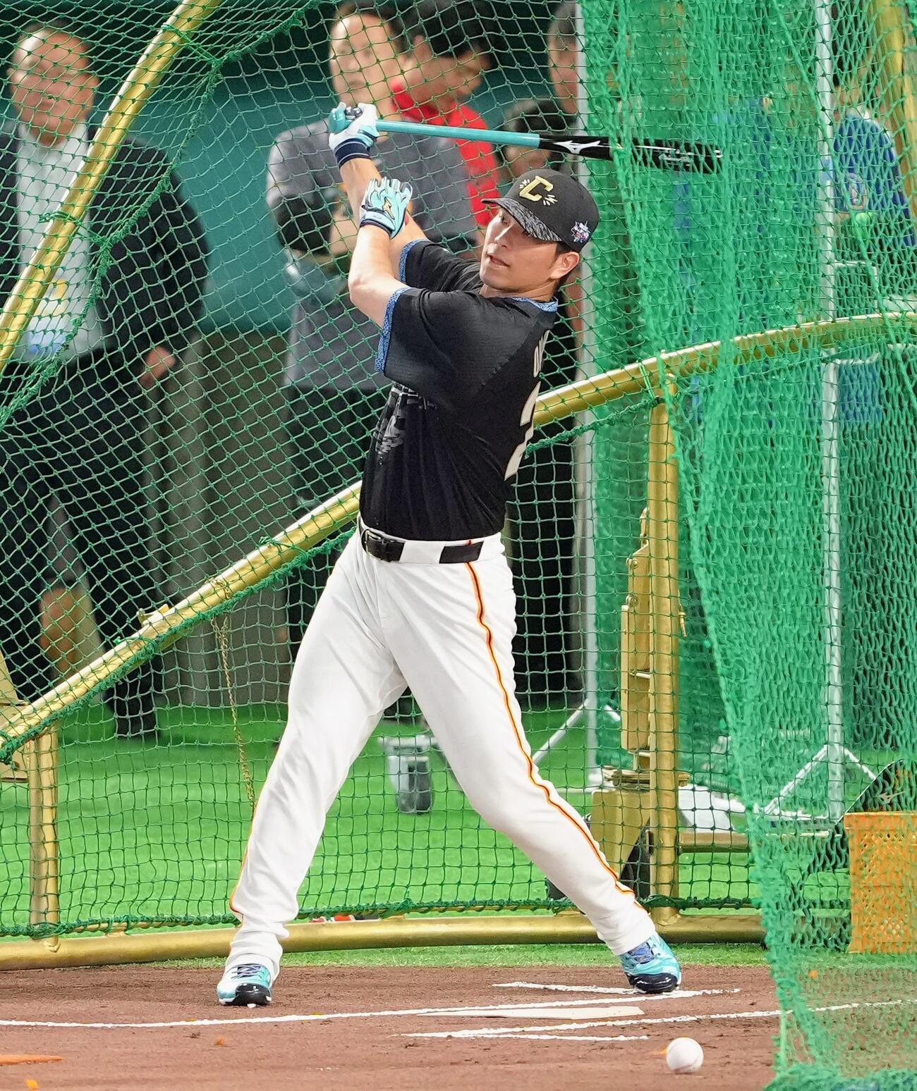 マイナビオールスターゲーム2026　第1戦　全セ対全パ　試合前、打撃練習する巨人大城卓三（撮影・足立雅史）