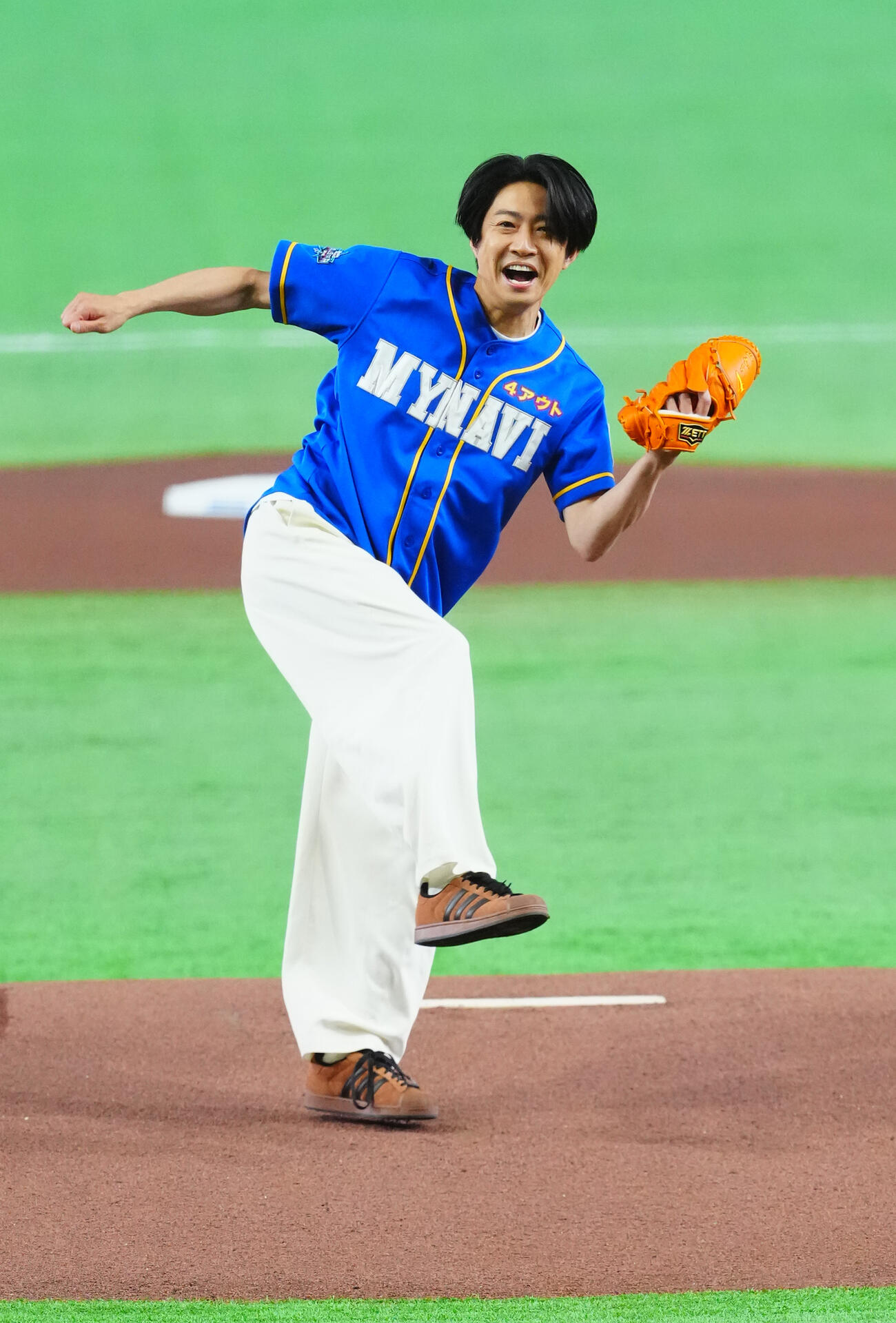 全セ対全パ　ファーストピッチセレモニーを務める相葉雅紀（撮影・垰建太）