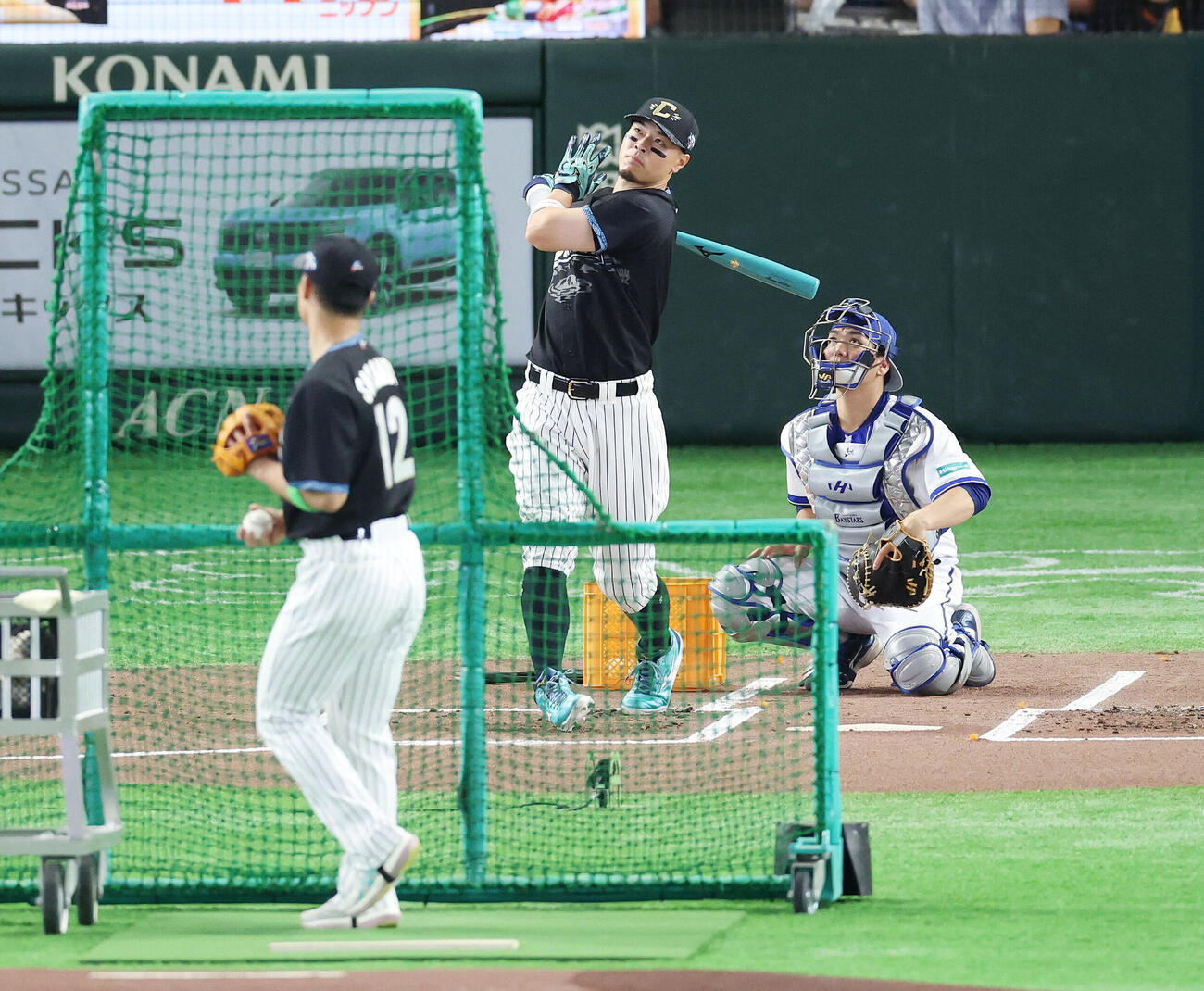 全セ対全パ　ホームランダービー準決勝で柵越え弾を放つ阪神佐藤輝明（撮影・宮地輝）