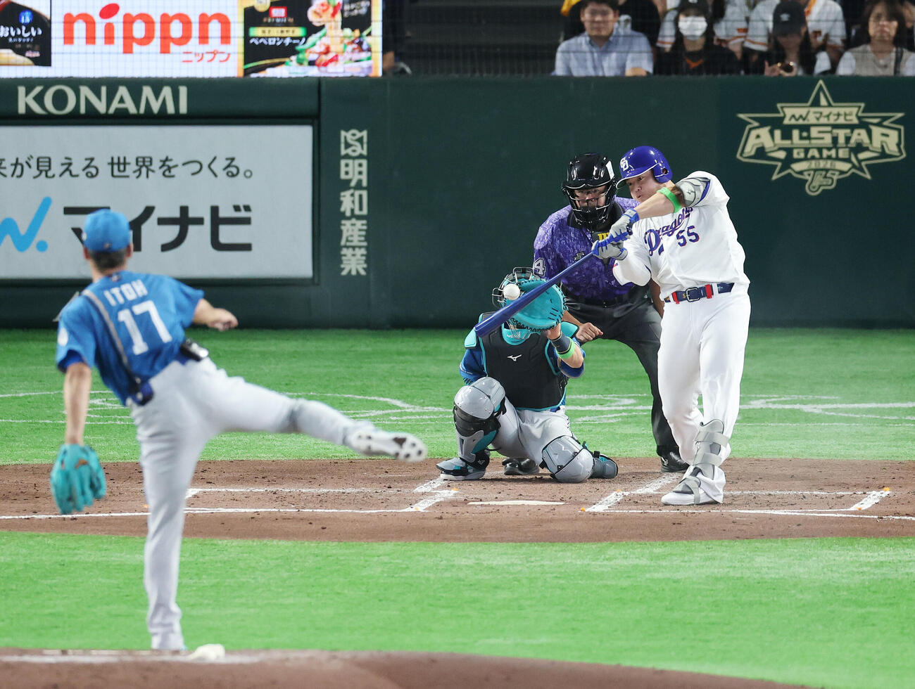 全セ対全パ　2回裏全セ無死、本塁打を放つ細川成也。投手伊藤大海（撮影・宮地輝）