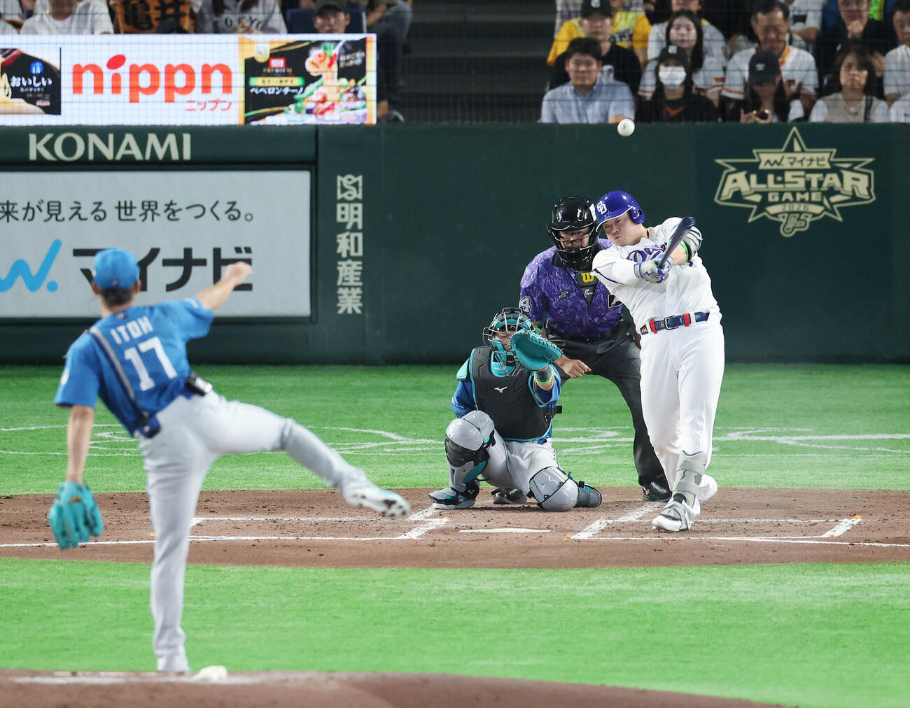全セ対全パ　2回裏全セ無死、本塁打を放つ細川成也。投手伊藤大海（撮影・宮地輝）