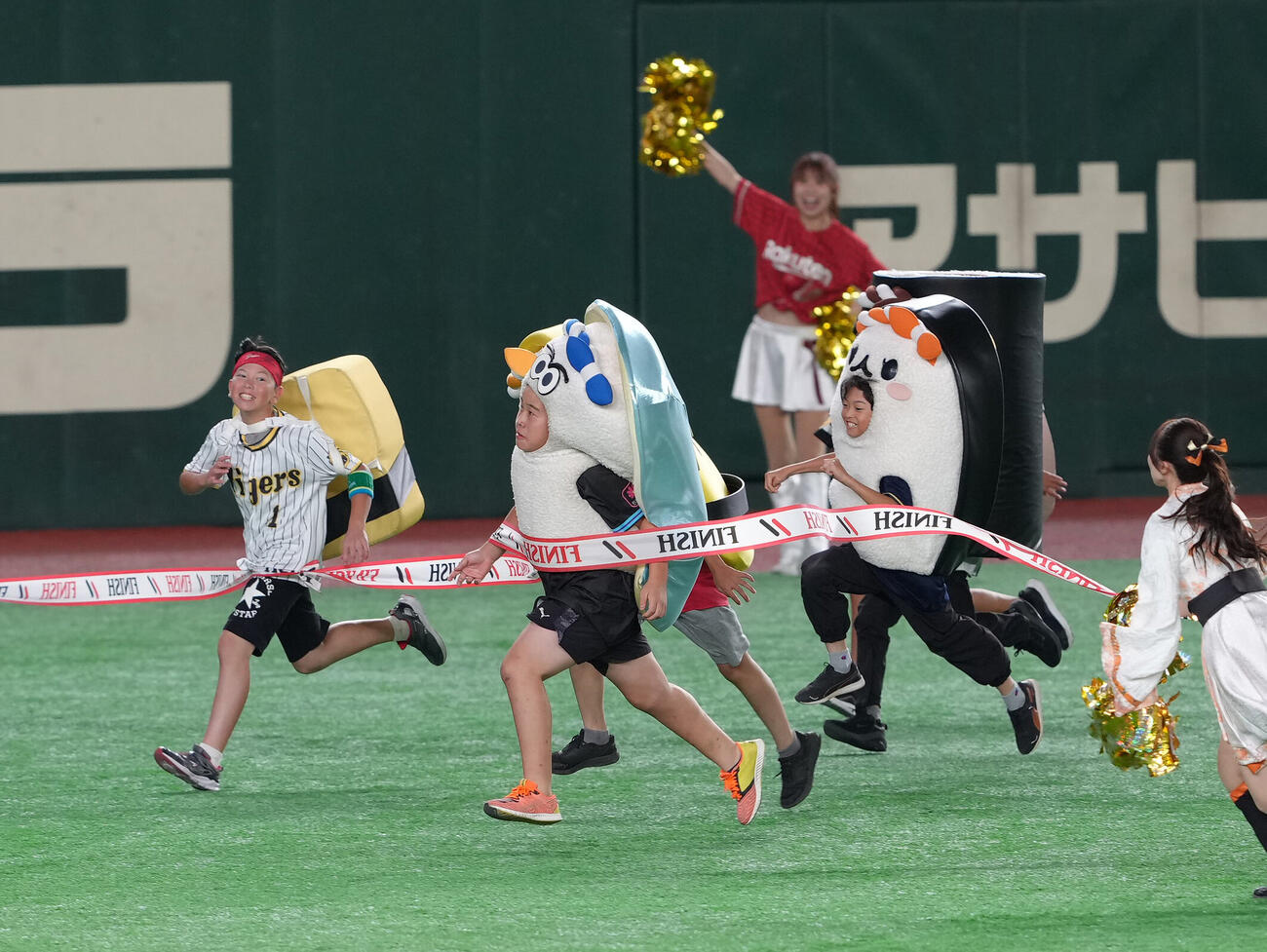 マイナビオールスターゲーム2026　第1戦　すしレース優勝はコハダ（撮影・足立雅史）