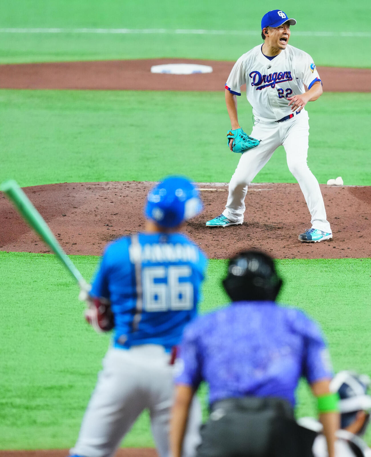 全セ対全パ　5回表全パ無死二塁、万波中正に適時打を許す大野雄大（撮影・垰建太）