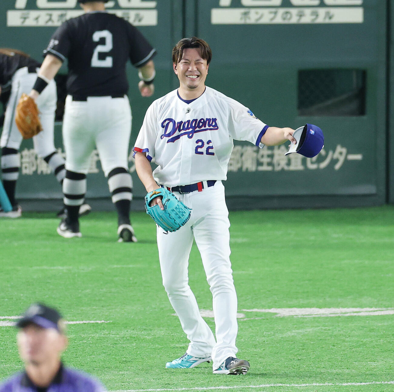 全セ対全パ　5回表全パ1死一塁、近藤健介を二塁併殺打にした大野雄大（撮影・宮地輝）