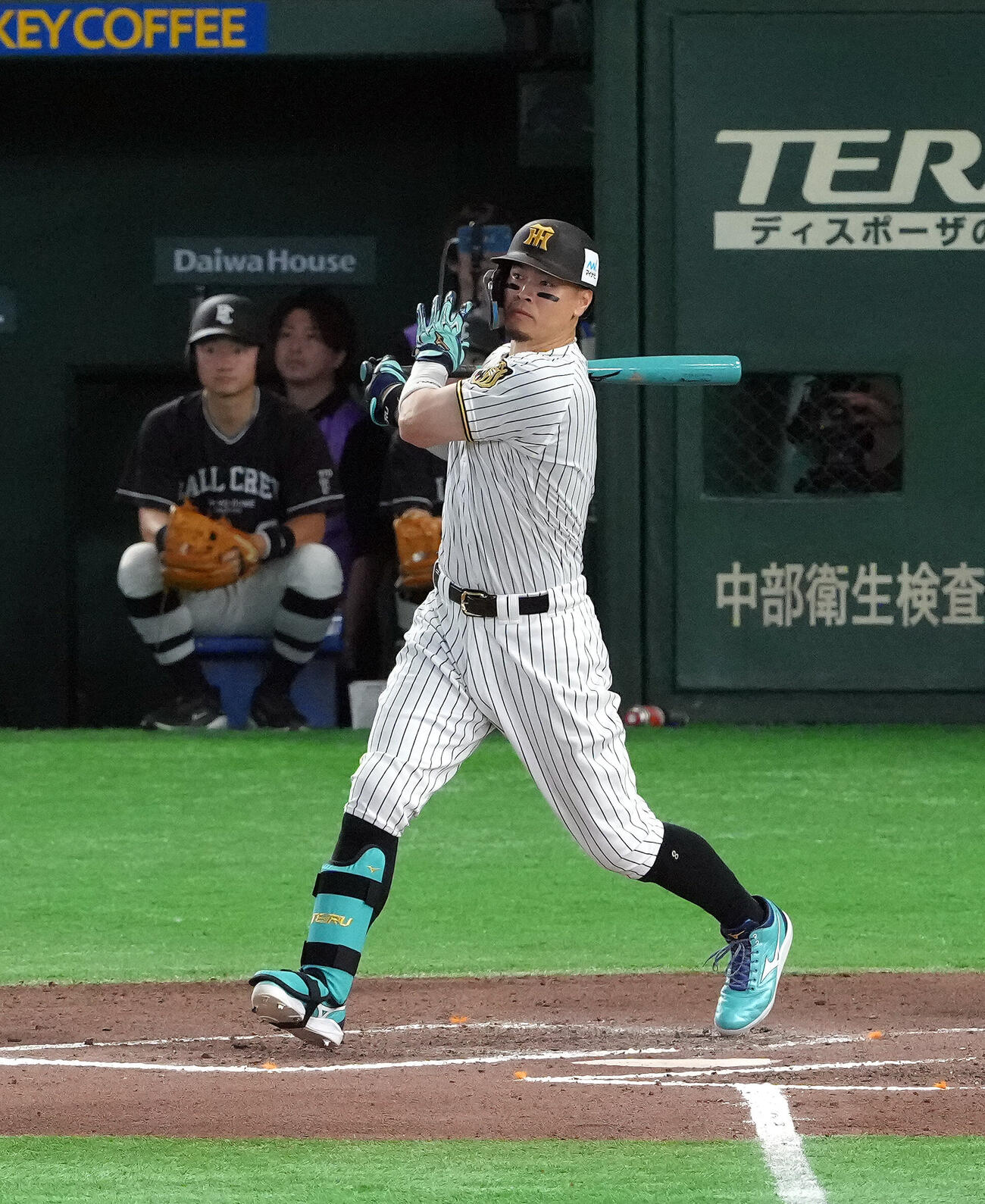 全セ対全パ　6回裏全セ無死、佐藤輝明は中前打を放つ（撮影・足立雅史）