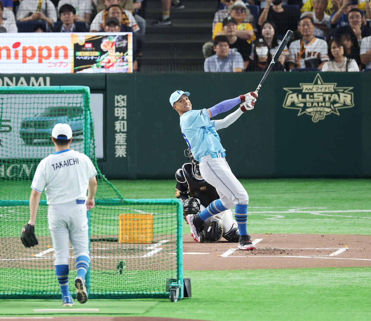 全セ対全パ　ホームランダービー準々決勝で柵越え弾を放つ日本ハム万波中正（撮影・宮地輝）