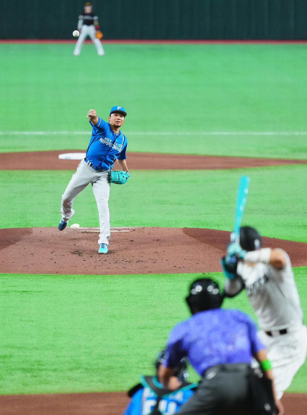 全セ対全パ　1回裏全セ1死、佐藤輝明に山なりのスローボールを投じる全パ先発伊藤大海（撮影・垰建太）