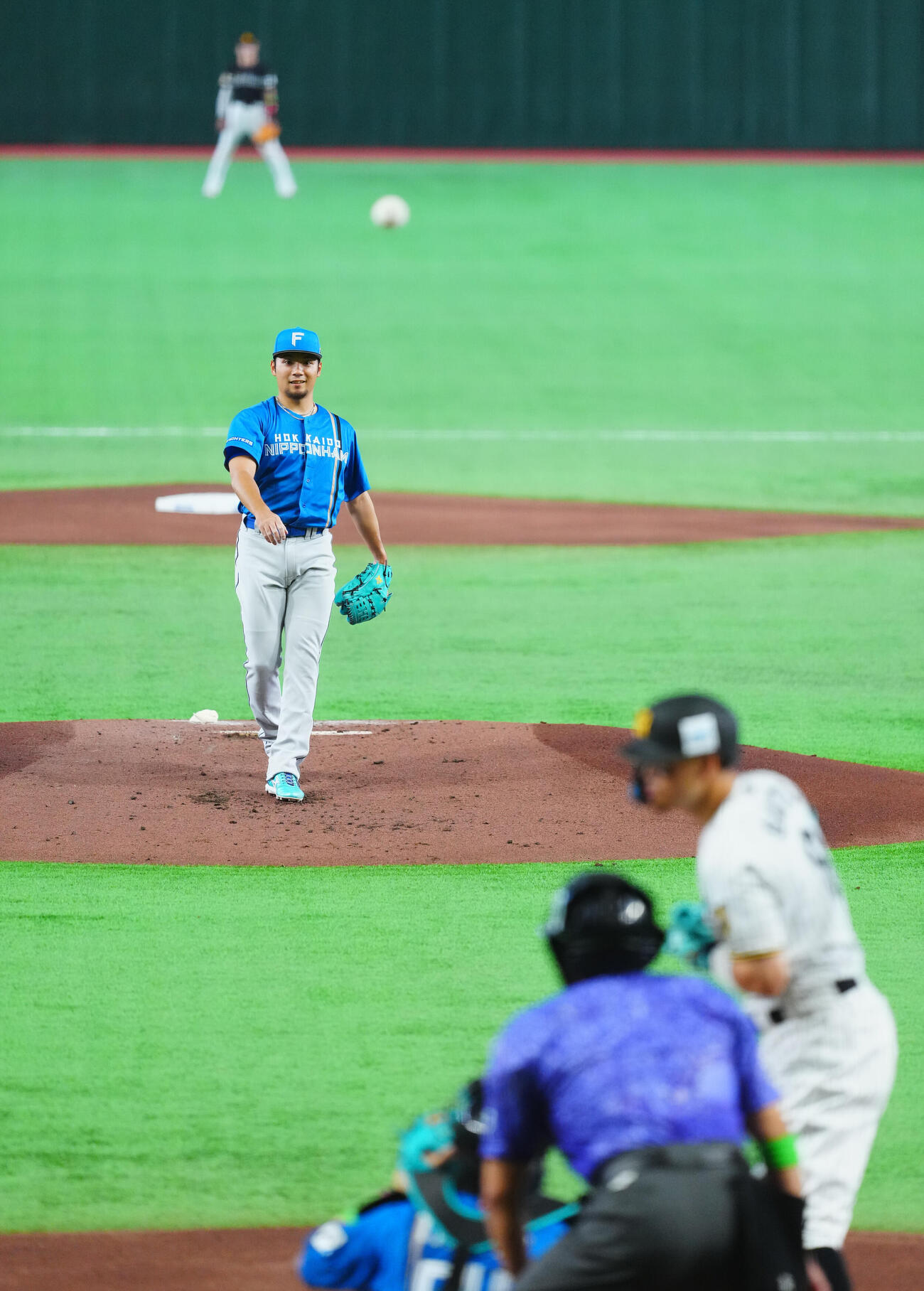 全セ対全パ　1回裏全セ1死、佐藤輝明に山なりのスローボールを投じる全パ先発伊藤大海（撮影・垰建太）