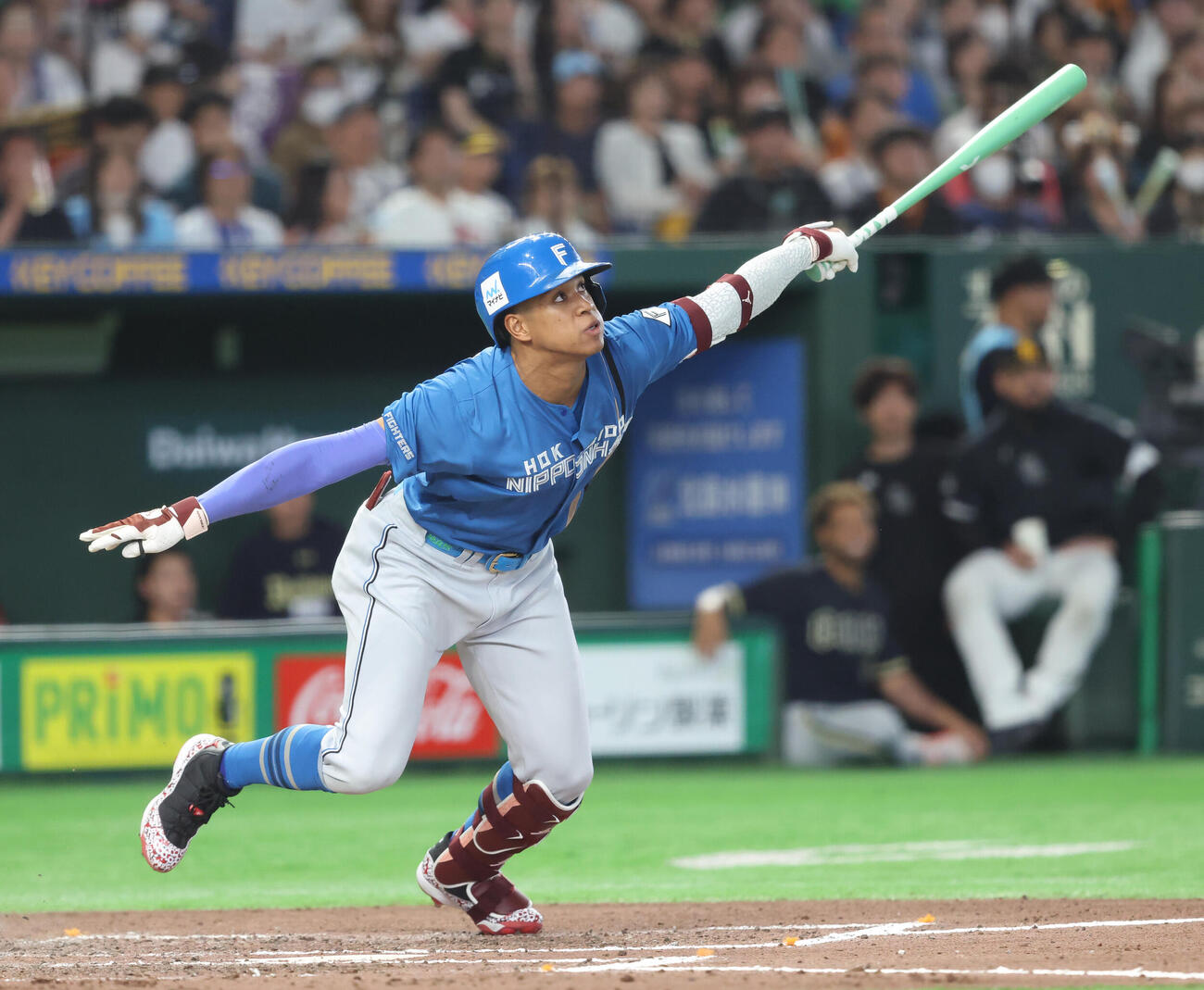 全セ対全パ　7回表全パ2死二塁、適時三塁打を放つ万波中正（撮影・河田真司）